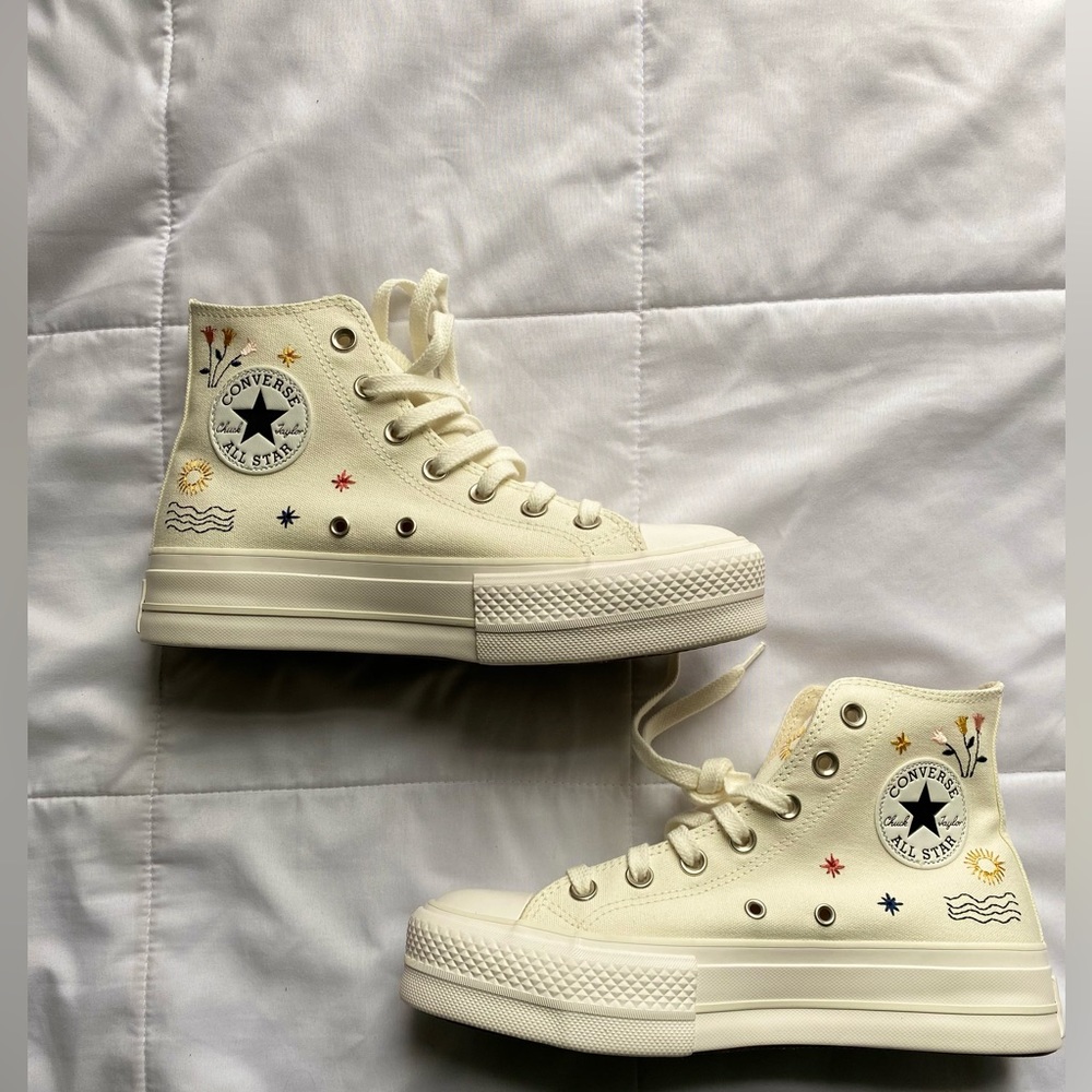 7.5 Women’s It’s Okay To Wonder Platform Converse - Egret (Warm White)
